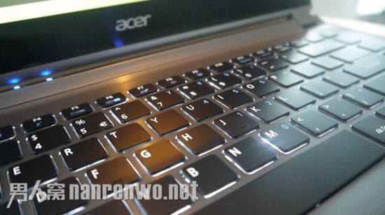 宏碁Aspire V7带来一场视觉盛宴 用起来很舒适