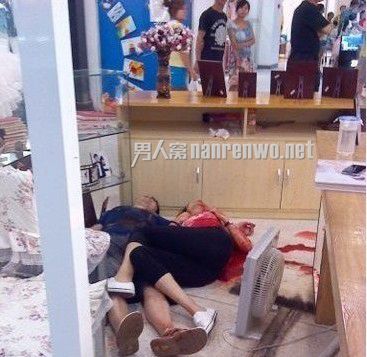 松江沃尔玛命案一死一伤 男子捅死女子后自残