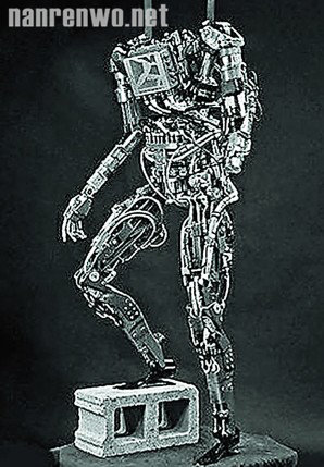 美国阿特拉斯机器人亮相 动作灵活堪称现实版“终结者”