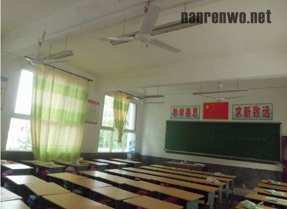 教室吊扇突坠落 险割掉女生耳朵