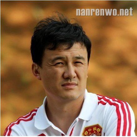 女足主帅：女足最低月薪800 只能买防晒霜
