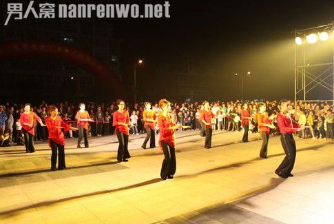 大妈纽约跳广场舞被诉扰民 警方称在公园内无故制造噪音