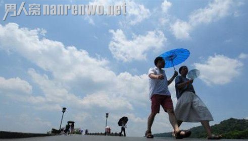 丹麦政客愿高温烧死中国人 丹麦民众愤怒：滚出市议会
