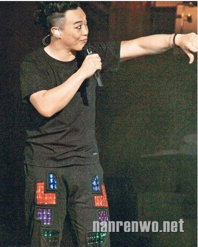 演唱会遭歌迷骚扰 陈奕迅生气做手势指责