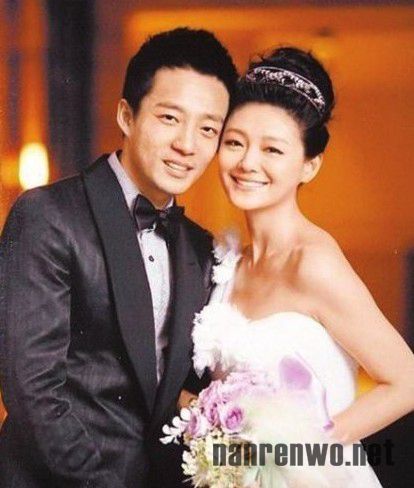 女大三抱金砖 细数娱乐圈有哪些明星为老妻少夫
