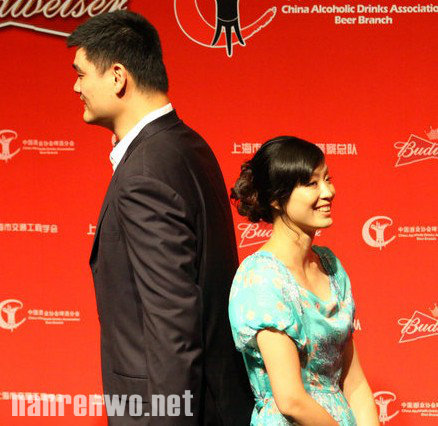 姚明叶莉拍摄公益微电影 赞妻子妆后令自己震撼