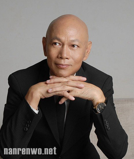 林志颖晒光头半裸照秀肌肉 盘点光头造型男明星
