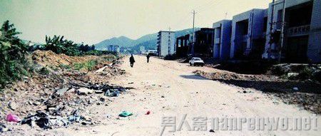 女子炒地炒成清洁工 炒房炒地并非稳赚不亏