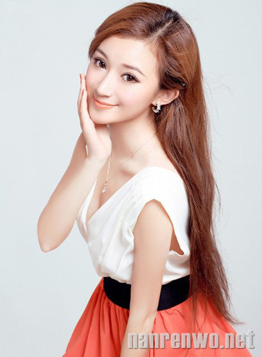 怎么在交谈过程中吸引女人博取好感？