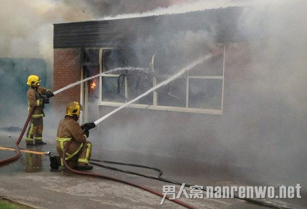 五名男生不想上学开学烧学校 网友：终极熊孩子