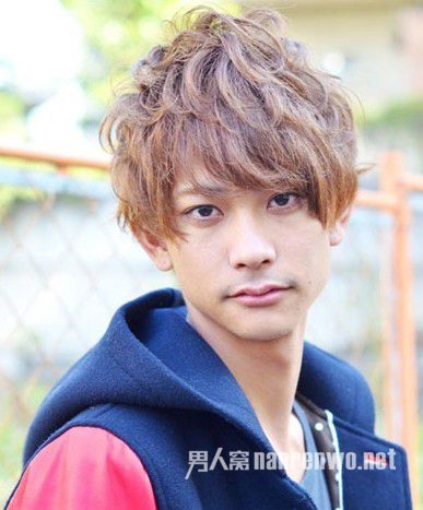 男生驾驭波波头 可爱不失帅气