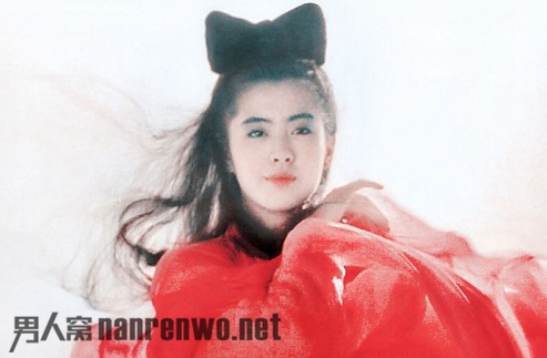 王祖贤曝车祸 脸部受伤变形
