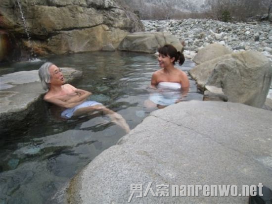 日本男女混浴：女性被骚扰多 古老习俗被扭曲