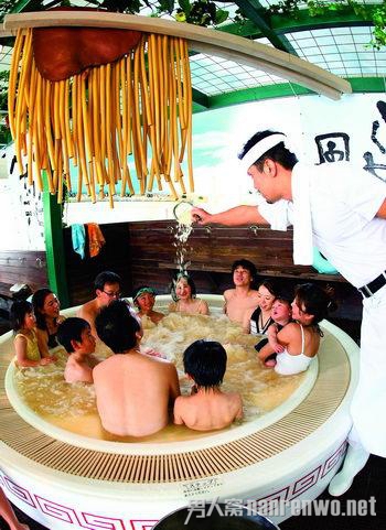 日本男女混浴：女性被骚扰多 古老习俗被扭曲
