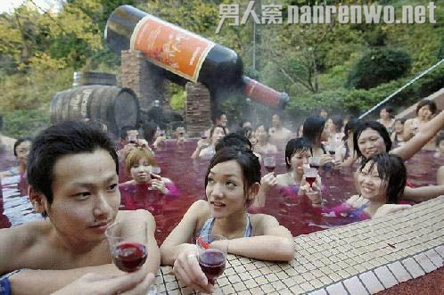 日本男女混浴：女性被骚扰多 古老习俗被扭曲