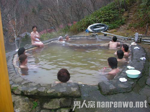 日本男女混浴：女性被骚扰多 古老习俗被扭曲
