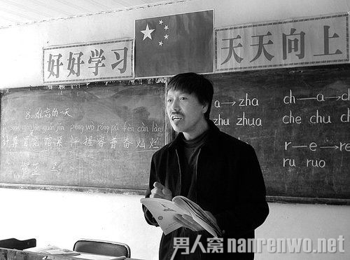 教师坚守山村小学35年 山深处一个人的学校