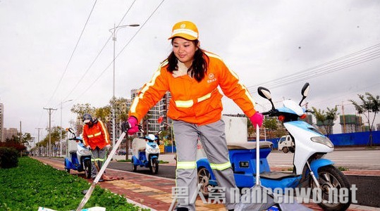 23岁最高学历环卫工走红：工作虽然辛苦 但很快乐