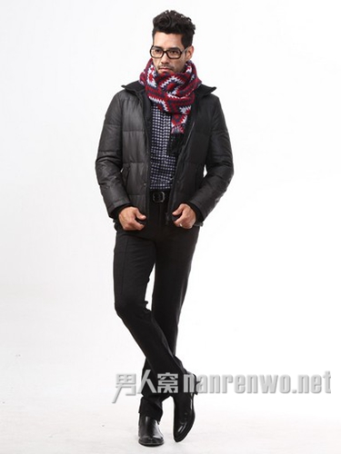 黑色羽绒服商务造型