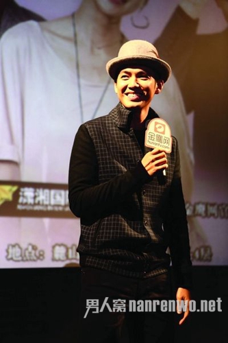 钟汉良化身为型男