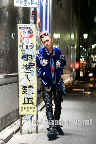 叛逆耳钉男
