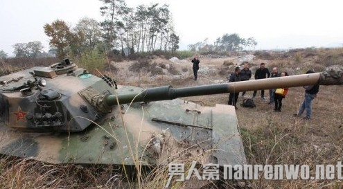 土豪20万买坦克震惊小伙