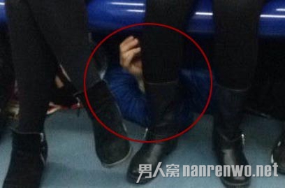 躲在座位下骚扰女乘客续