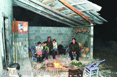 巴东5.1级地震致山体垮塌