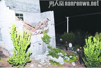 巴东5.1级地震致山体垮塌