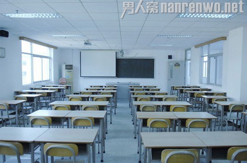 奇葩中学每班选4名最应被开除学生