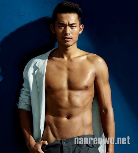 保护男人腰椎：倒退行走、伸懒腰  