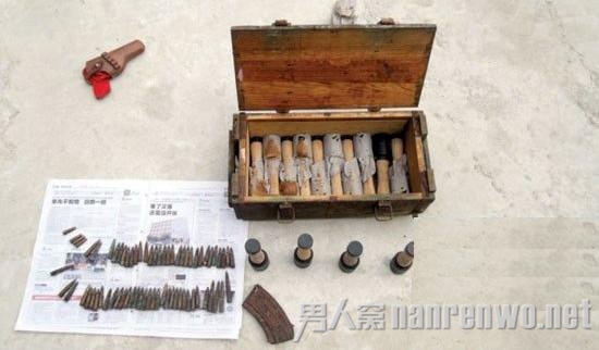 农妇在家发现14枚手榴弹
