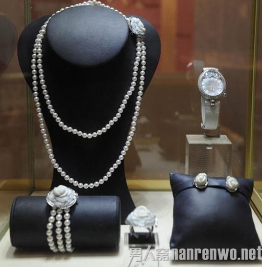 宝玑那不勒斯王后系列展