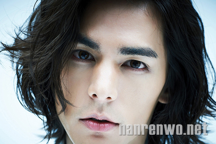 韩星李贤宰《小时代3》海报惊艳曝光 中长发型演绎完美男神  