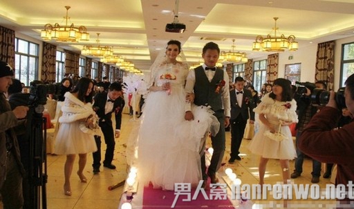 重庆小伙娶到俄体操美女