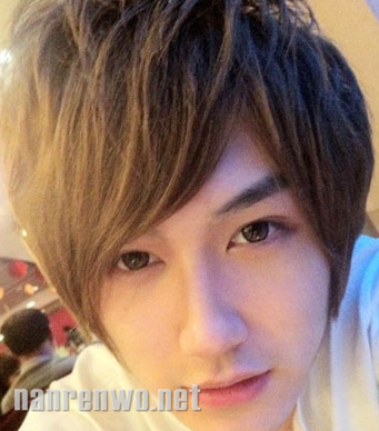 90后长脸潮男非主流发型图片 诠释阳光个性魅力  