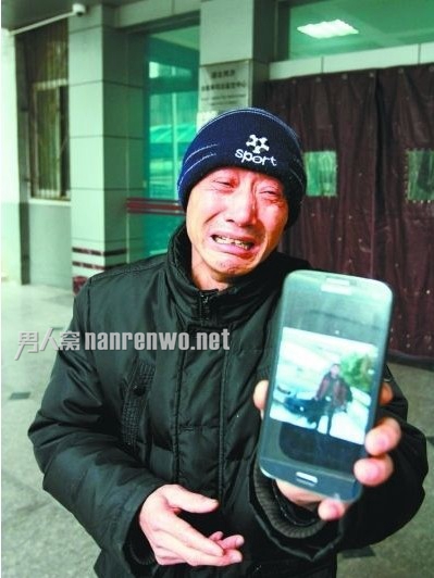 男子公车上争座引发冲突身亡