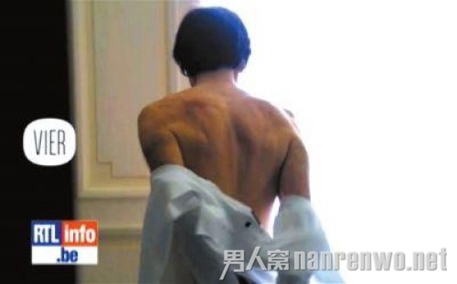 比利时首相脱上衣支持同性恋