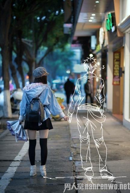 美女约会二次元男友被指虐心