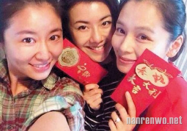 徐若瑄微博晒婚戒公布婚讯：我结婚了！  