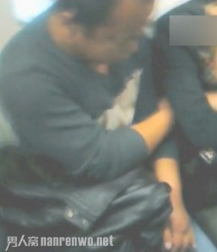 男子揩油女乘客被数人围殴