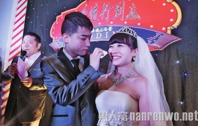 患癌女孩与男友举行婚礼