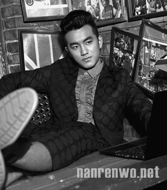 快男于湉复古大片 露额发型显霸气  