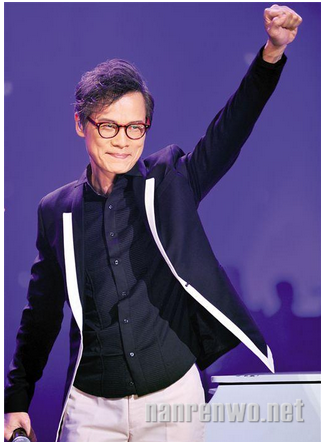 黑豹乐队颠覆演绎《童年》罗大佑起立竖大拇指致敬  