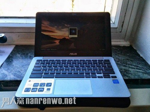 华硕首款Chromebook