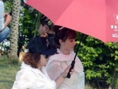 姚笛复工出演新娘身形憔悴