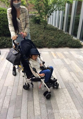林志颖爱妻携儿子Kimi现身