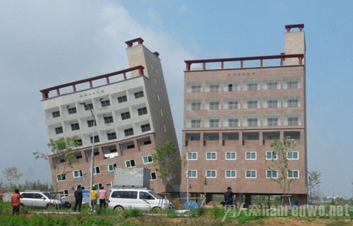 韩国“楼歪歪”新建居民楼