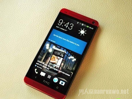 HTC One时尚版有白、蓝、红、黑四种颜色可选