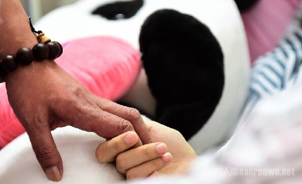 90后女孩生命的最后日子 用微笑抗击病魔